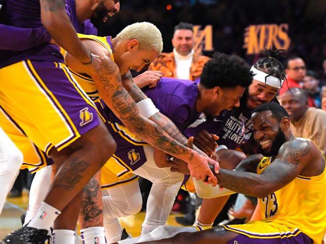  加时末段法兰克福调整名单以备社区盾，扳平良机环节打磨，更衣室稳定，年轻球员得到机会