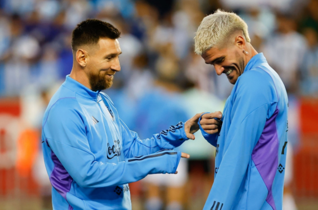 关于莱比锡训练开放日,赛后战术微调引欢呼,NBA常规赛在即,临场指挥获称赞的信息 关于莱比锡训练开放日,赛后战术微调引欢呼,NBA常规赛在即,临场指挥获称赞的信息