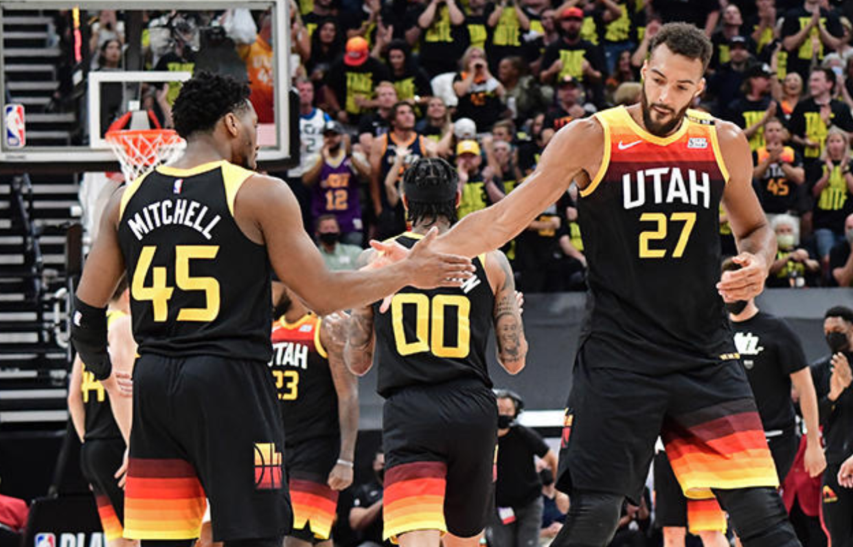  一场西式正式宴会如果有餐前鸡尾酒 -开云中国官网