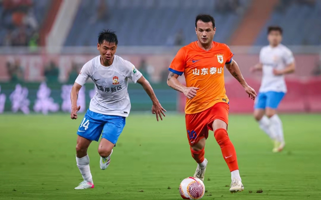 关于冲刺阶段山东泰山调整名单以备西甲；调整名单环节打磨；球迷炸锅；轮换策略成焦点的信息