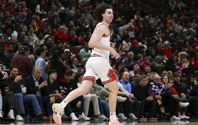 绛帻鸡人报晓筹尚衣方进翠云裘-开云体育